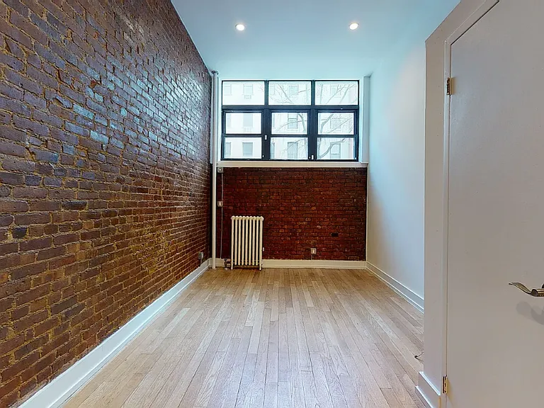 218 E 84th St #1A — Photo 2