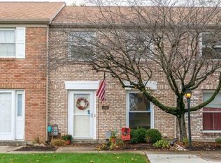 1398 Crown Point Ct, Dayton, OH 45434