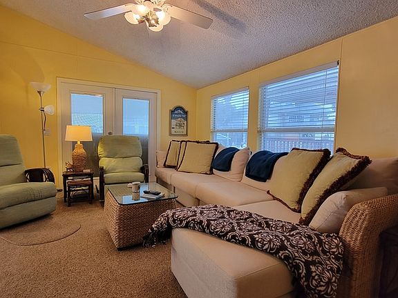 5th image of 851 W Oyster Dr