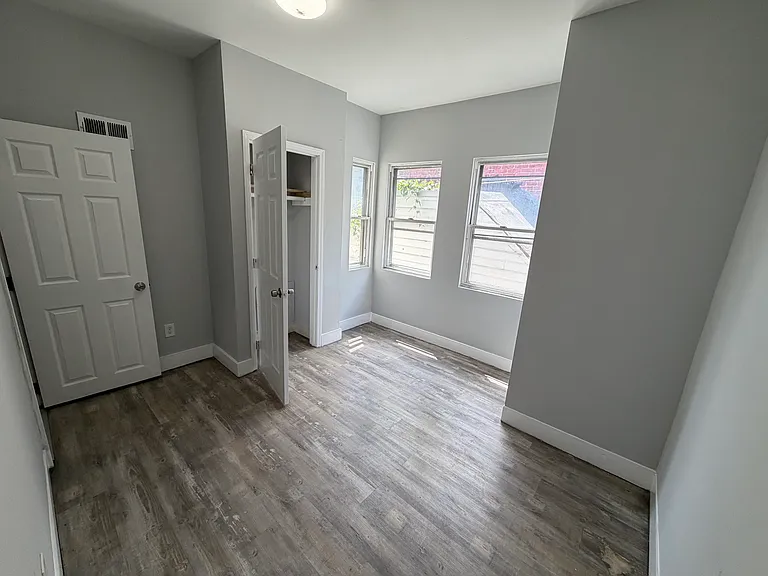 1734 W Atlantic St — Photo 10