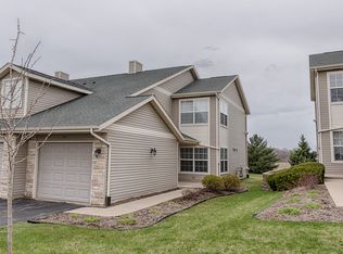 967 Kelly Ln #967, Sycamore, IL 60178