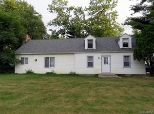 2702 Jackson Blvd, Highland, MI