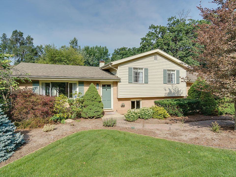 1st image of 53381 Oakton Dr