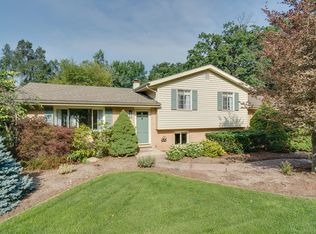 53381 Oakton Dr, South Bend, IN 46635