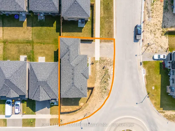 183 Longboat Run W, Brantford, ON N3T 0P3