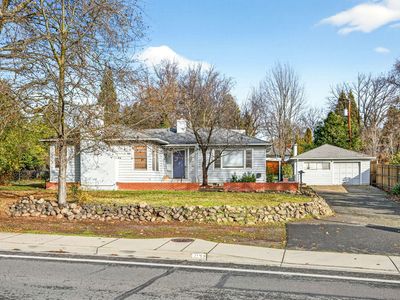 2137 E Jackson St, Medford, OR, 97504
