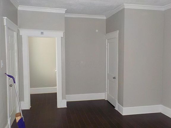 2nd image of 831 Gilbert St Unit 3