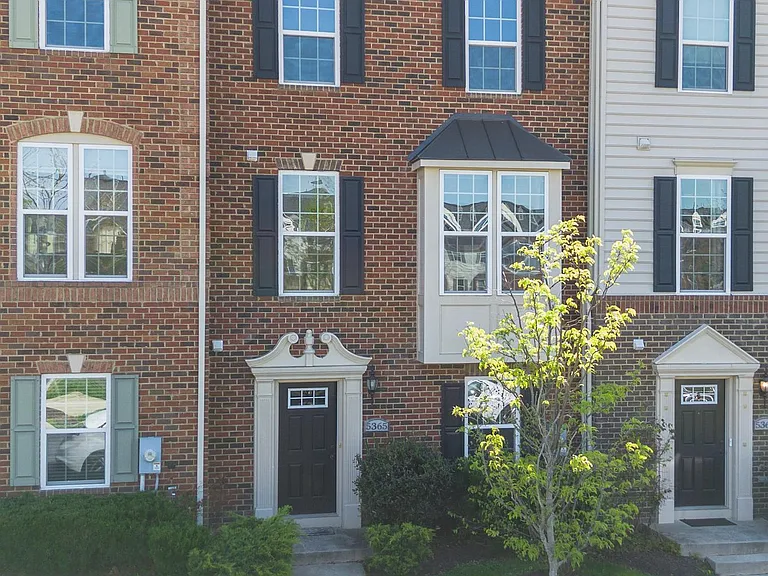 5365 S Center Dr — Photo 1