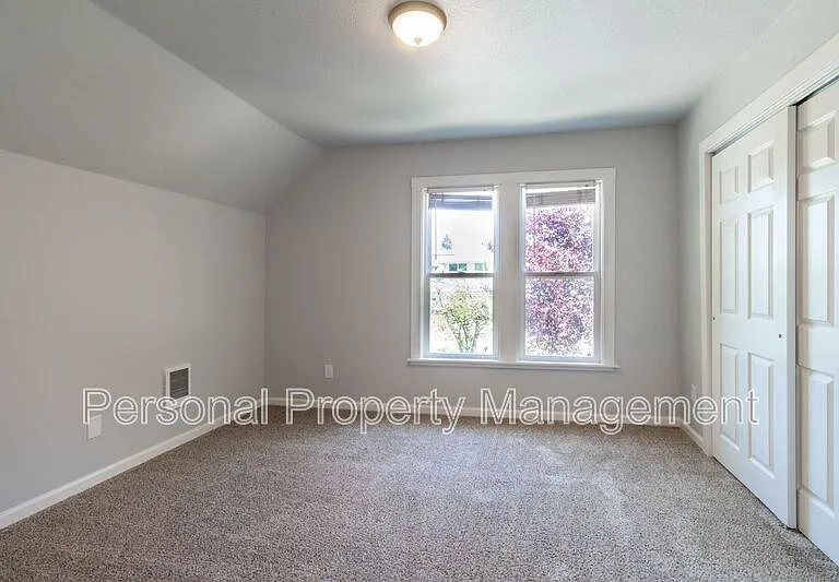 409 W McLoughlin Blvd #2 — Photo 10