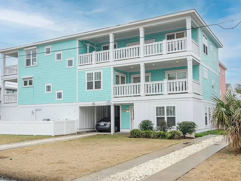 1211 N Fort Fisher Blvd #B — Photo 2