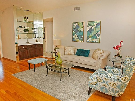 4th image of 13214 Moorpark St APT 308