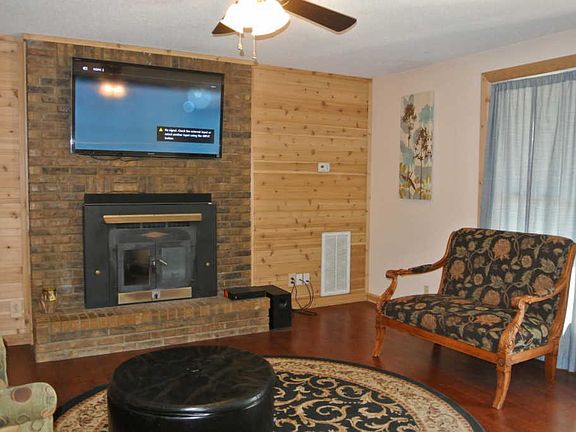 3rd image of 125 Southgate Ln