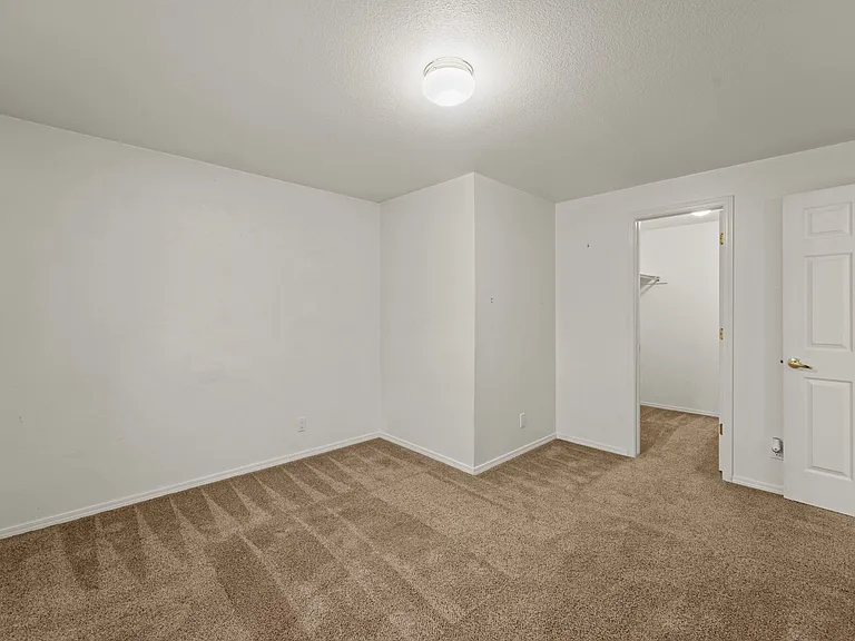 6082 Colony Cir — Photo 25