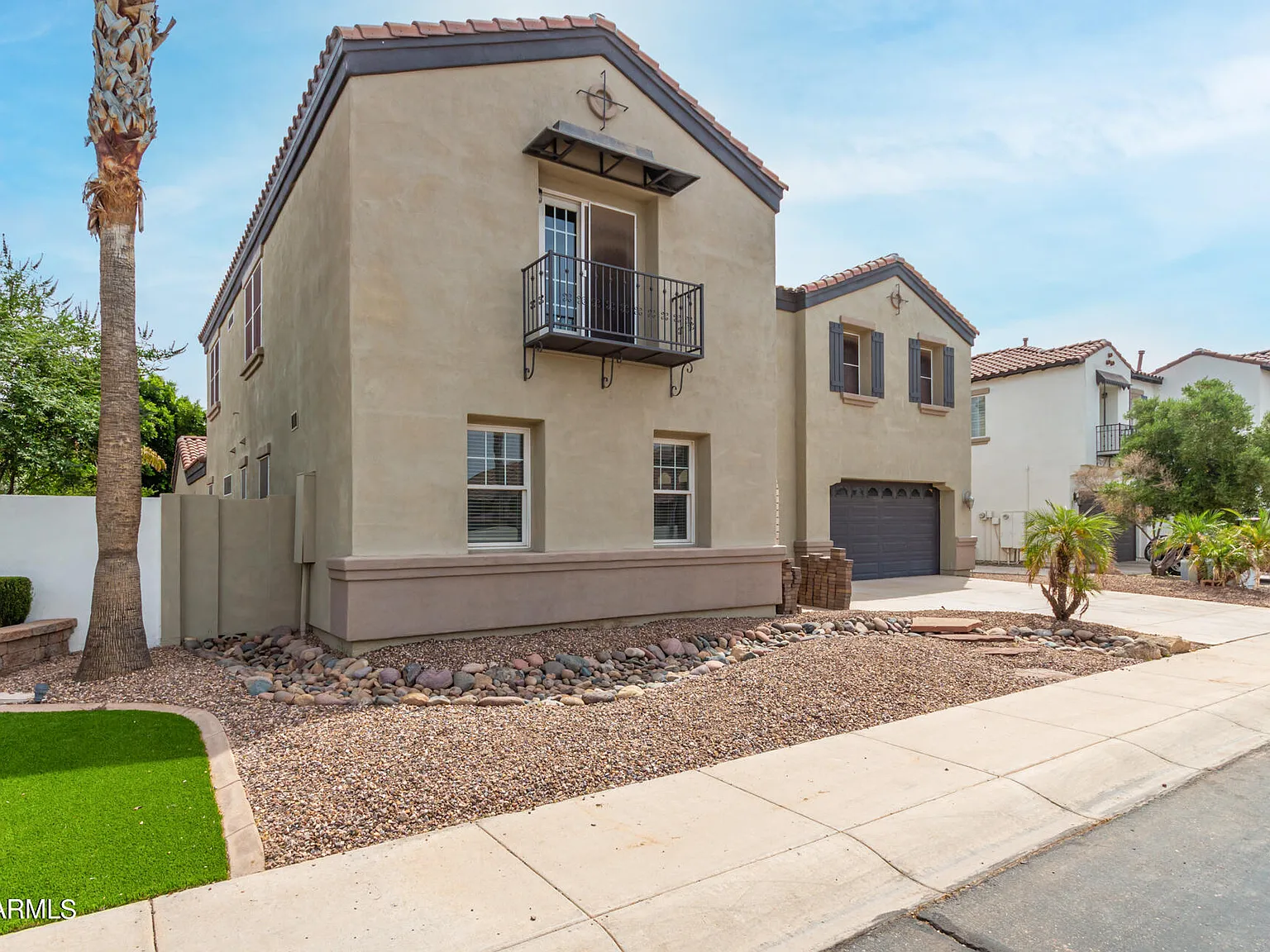 5 bed, 4332 sqft, $3,975 — Photo 3