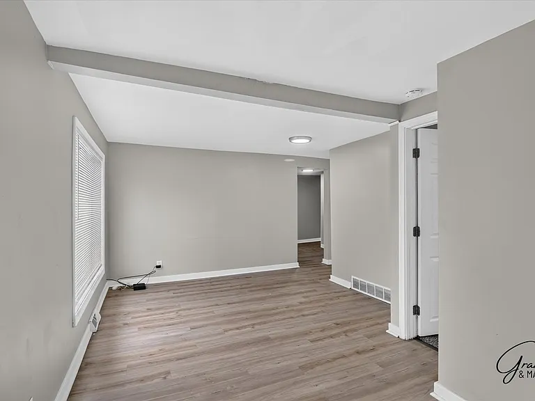 14340 Hendricks Ave — Photo 3