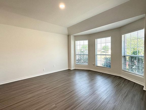 4th image of 2805 Arabian Ln
