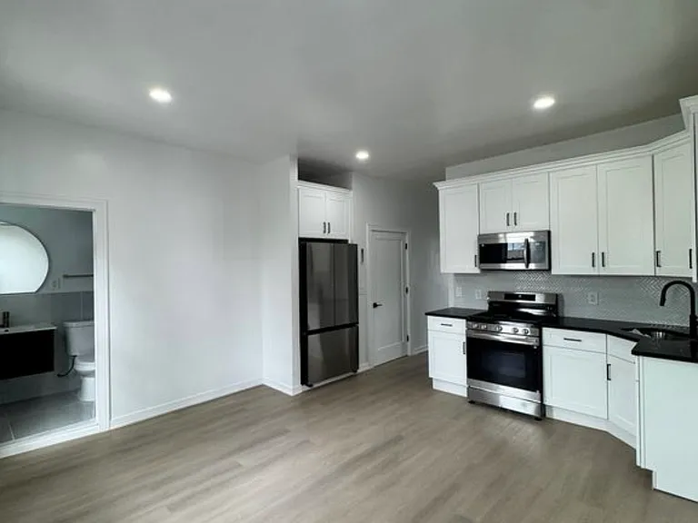 35 Bowers St #3 — Photo 5