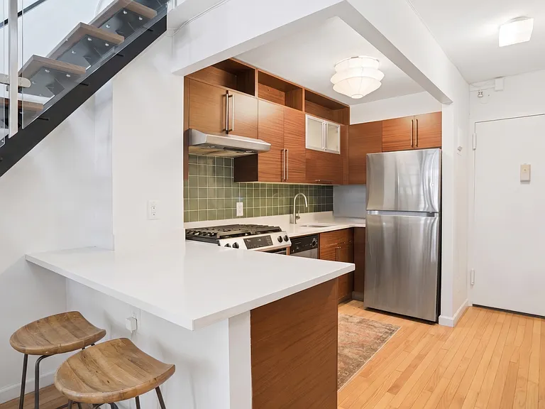 184 Thompson St #6A — Photo 4