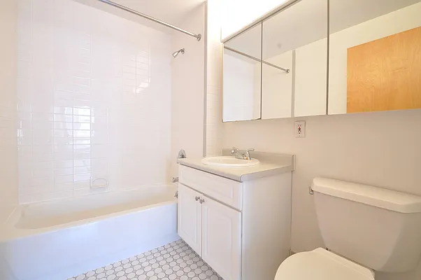 Rented by Lisa Management | media 16