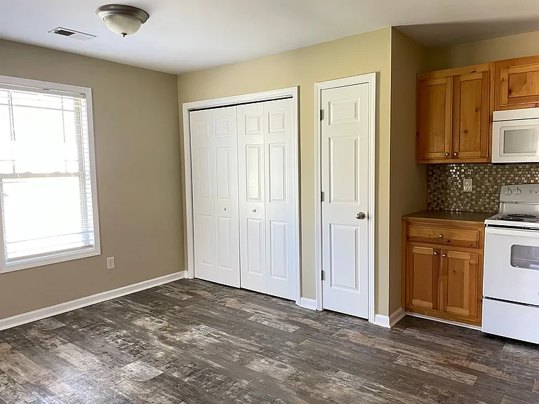 22 William Dr — Photo 5