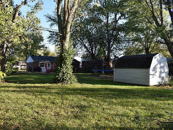 4th image of 19 Plymouth Ln