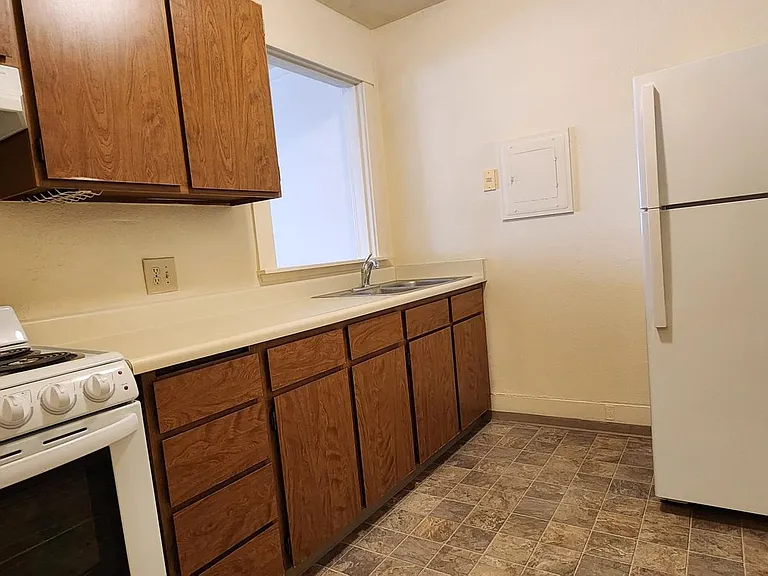 Florence Apartments — Photo 6