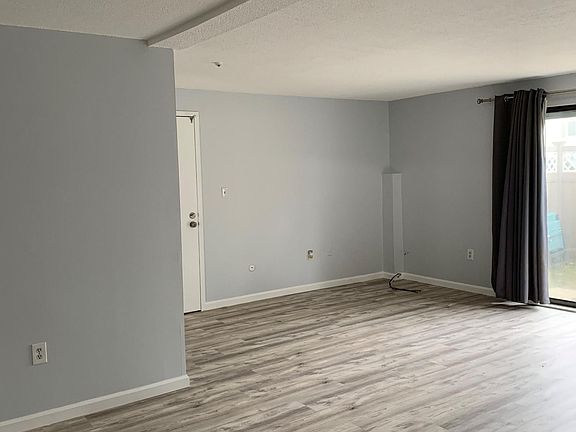 5th image of 25 Village Rock Ln APT 1