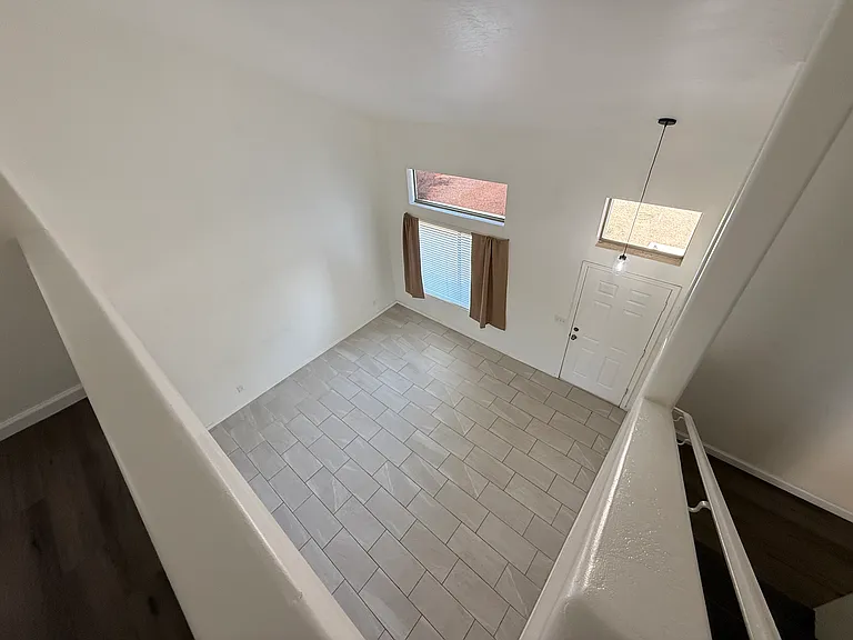 1450 E 12th Pl — Photo 12