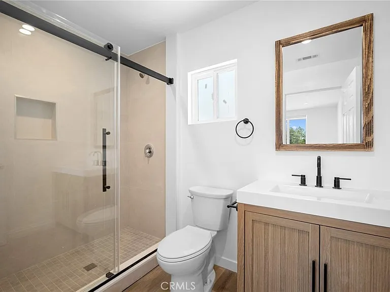 11049 Yarmouth Ave — Photo 15