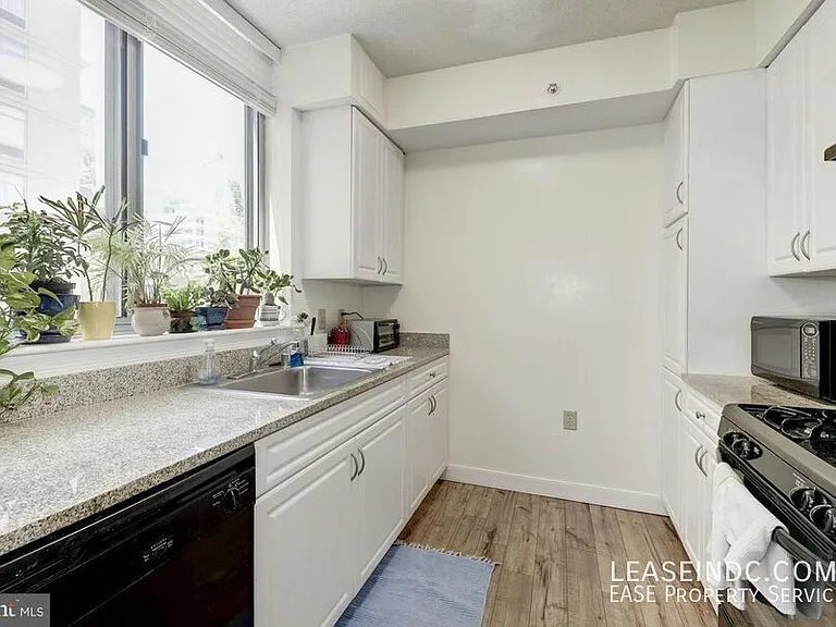 555 Massachusetts Ave NW #314 — Photo 11