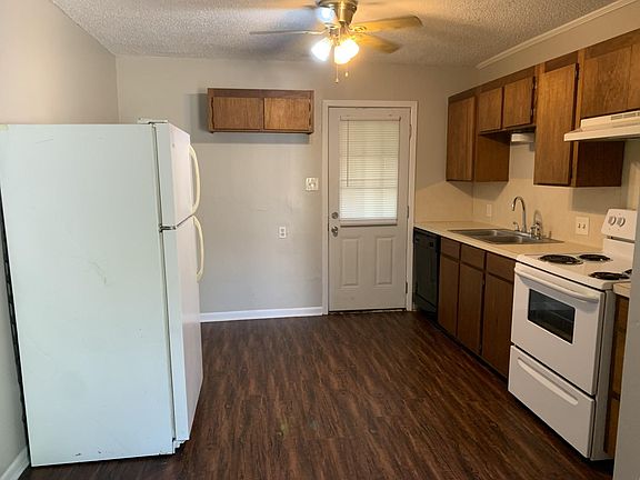 3rd image of 61 Fern Ct