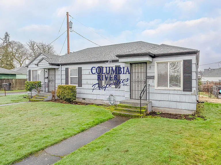 822 Broadway St — Photo 1