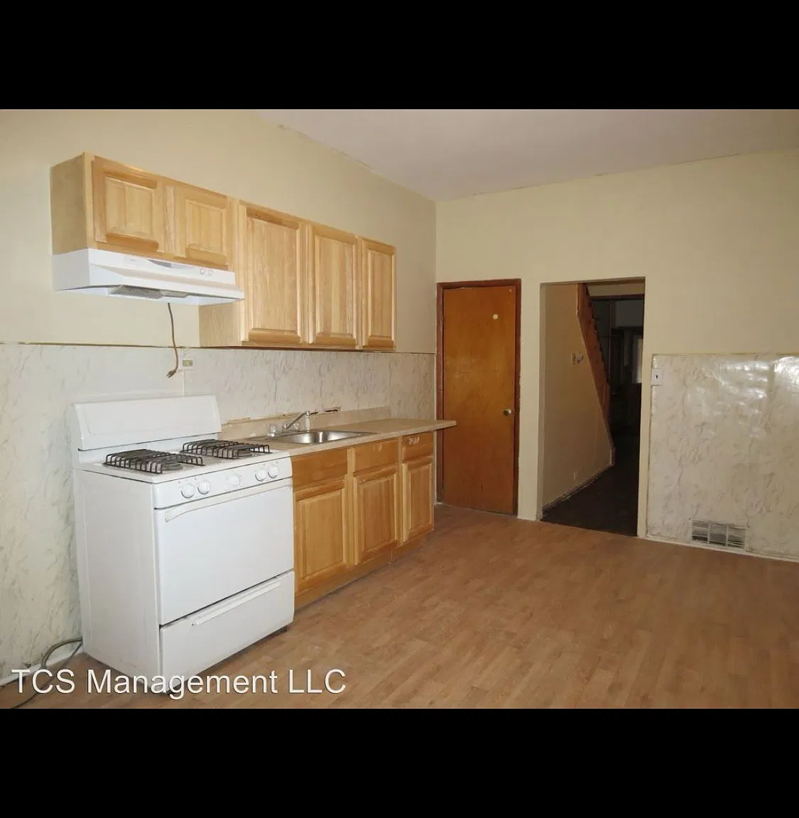 916 W Airy St — Photo 3