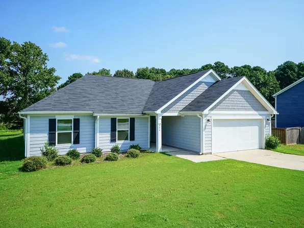 266 Windy Farm Dr, Fuquay Varina, NC 27526