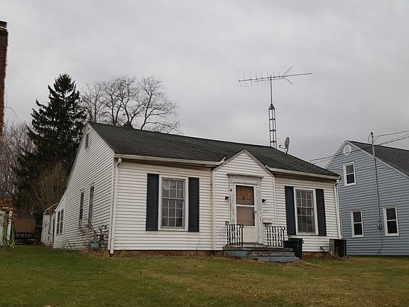 2nd image of 1542 Cottage St