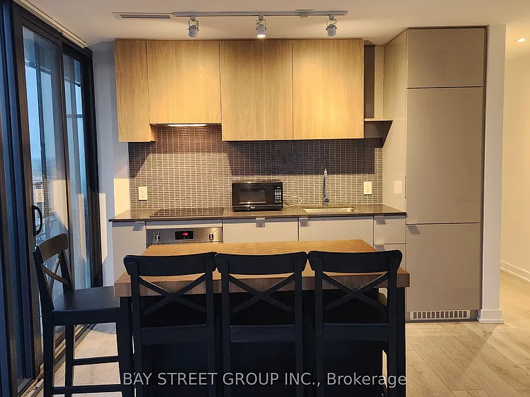 161 Roehampton Ave #3303 — Photo 8