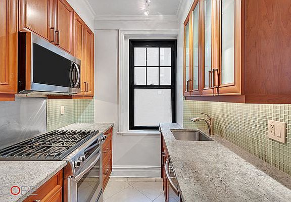 4th image of 172 W 79th St #3E