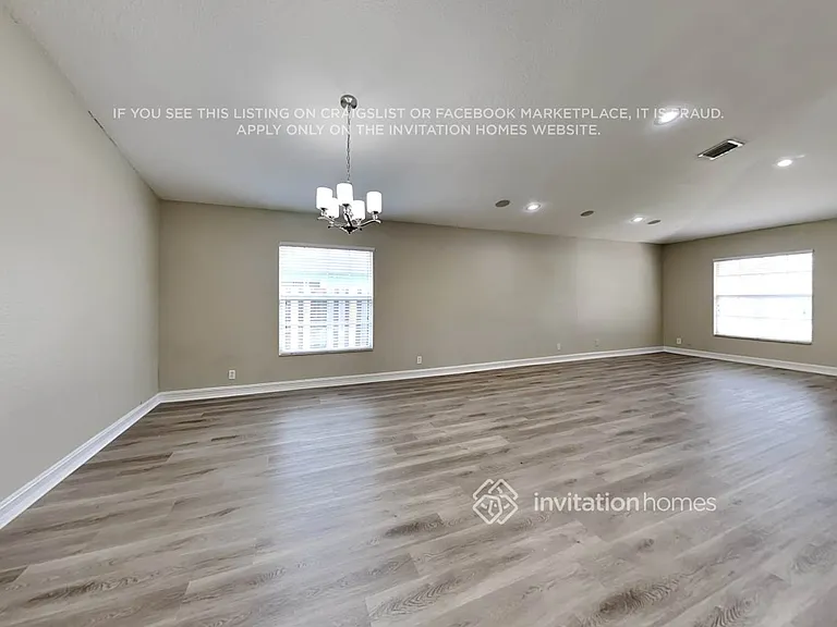 211 NE 24th Ave — Photo 5