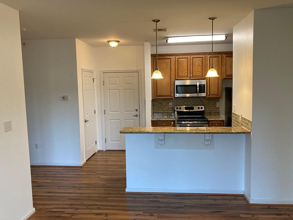 Kitchen with Breakfast Bar