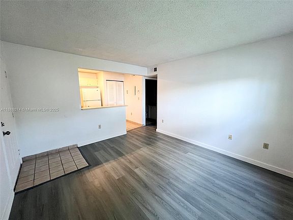 3rd image of 350 Palm Cir W Unit 20
