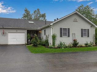 26 Stepping Stone Ln, Orchard park, NY 14127