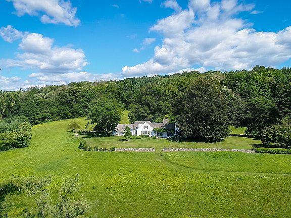 22 Old Litchfield Road