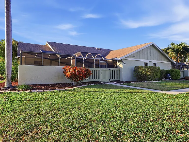 5694 Northpointe Ln — Photo 3