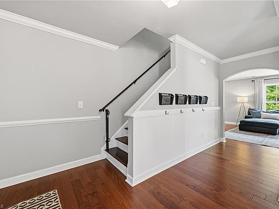 3rd image of 232 N Wentworth Dr