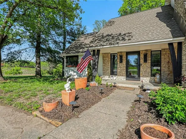 4811 Lees Summit Rd, Kansas City, MO 64136