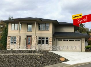2712 NW Daysha Dr, Roseburg, OR 97471