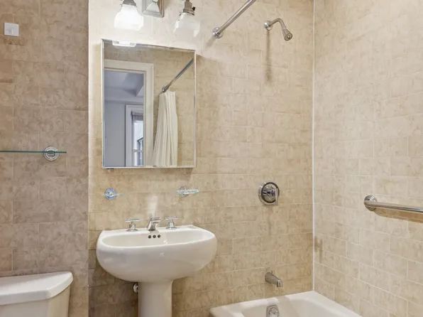 515 West End Avenue image 8 of 15