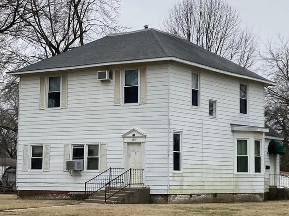 201 S Franklin St, Salem, IL 62881