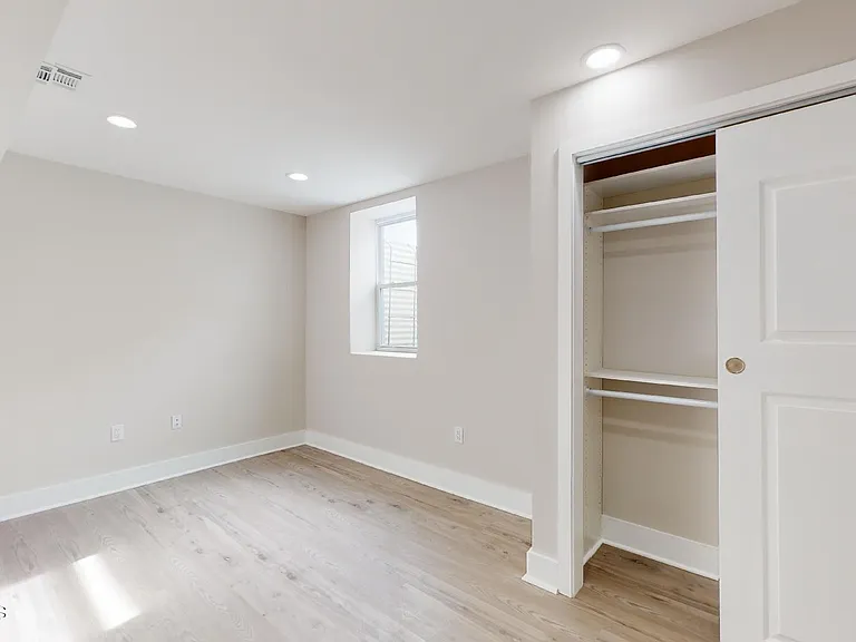 1 Howland Ave — Photo 22