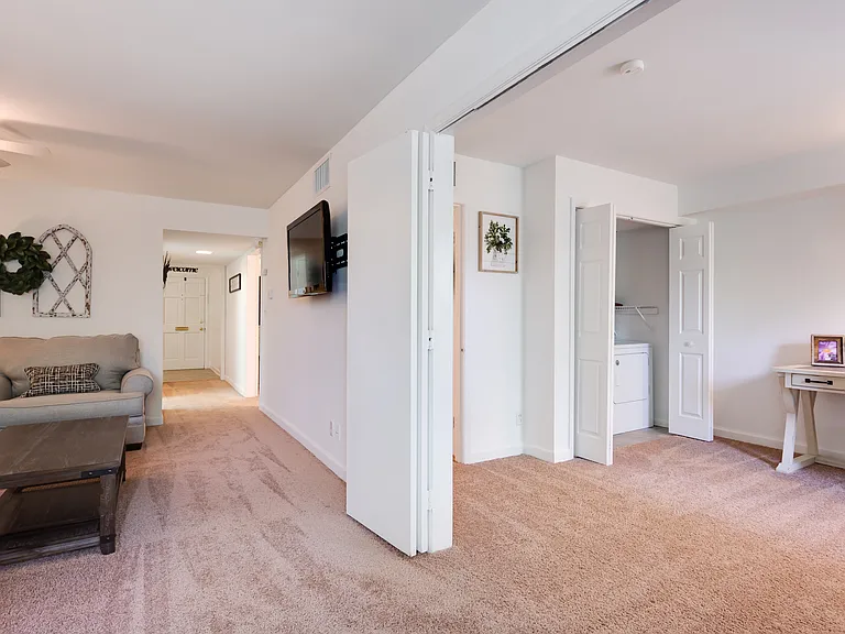 The Arbors Apartments — Photo 4